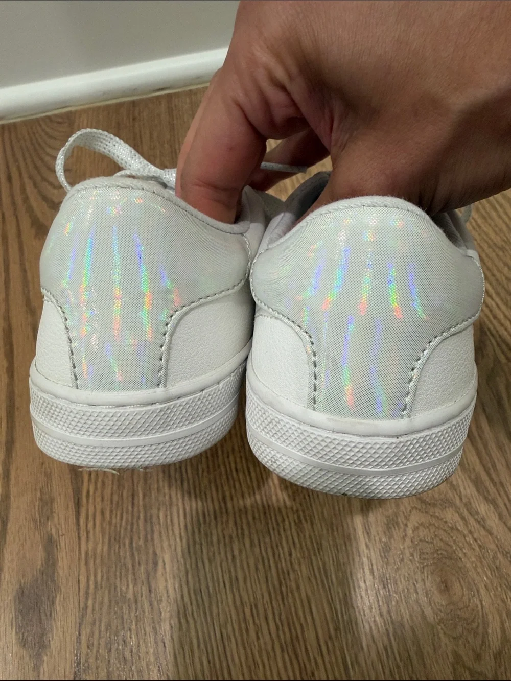 Place White Low-Top Kids Sneakers with Lace-Up